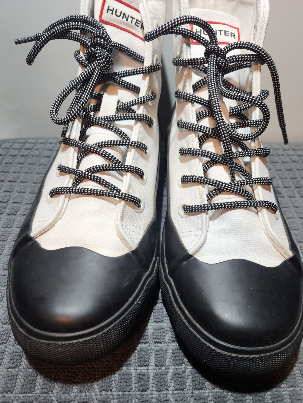 EUC Hunter Canvas Hi-Top Sneakers White Black Size Men’s 6.5 Womens 8.5 - Picture 3 of 7